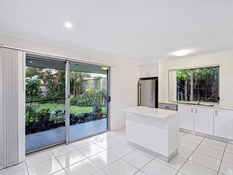 6 Codrington Circuit, PACIFIC PINES, QLD 4211 AUS