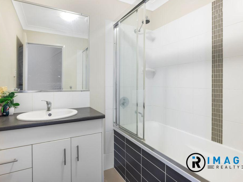70 Kyoto Street, BRASSALL, QLD 4305 AUS