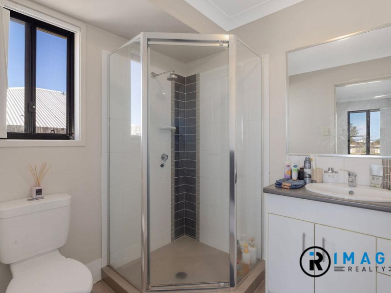 70 Kyoto Street, BRASSALL, QLD 4305 AUS