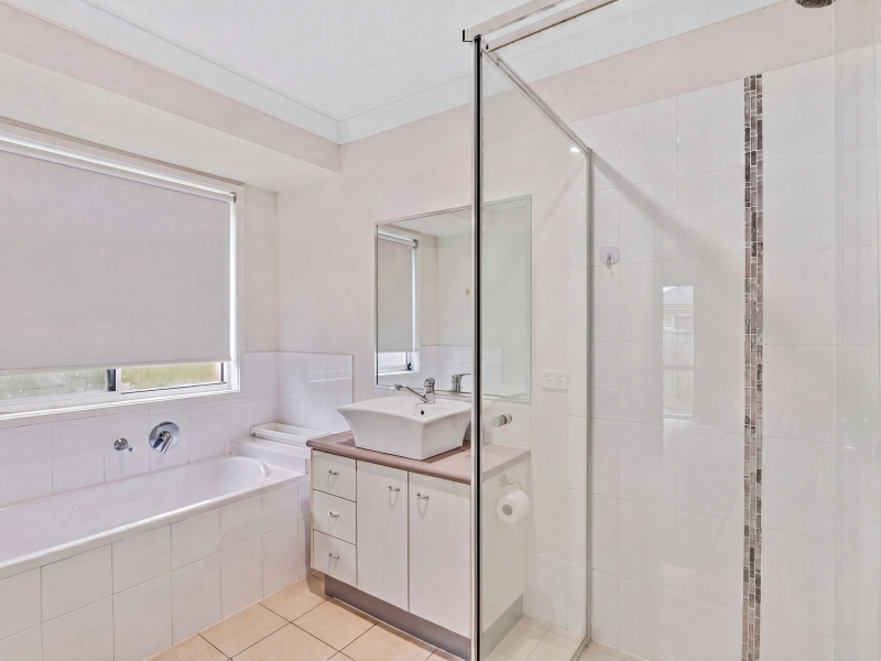16 Saltram Avenue, HOLMVIEW, QLD 4207 AUS