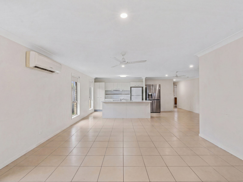 16 Saltram Avenue, HOLMVIEW, QLD 4207 AUS