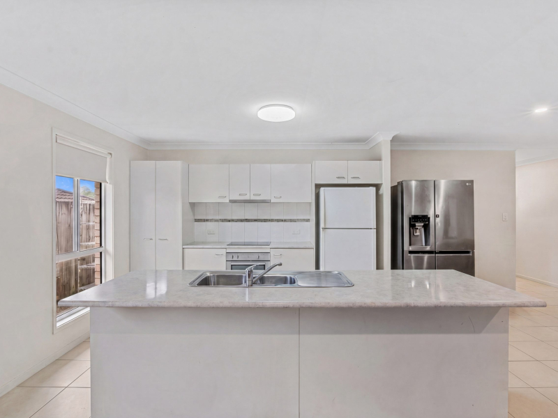 16 Saltram Avenue, HOLMVIEW, QLD 4207 AUS