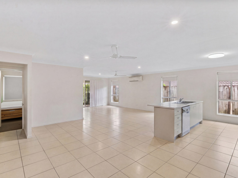 16 Saltram Avenue, HOLMVIEW, QLD 4207 AUS