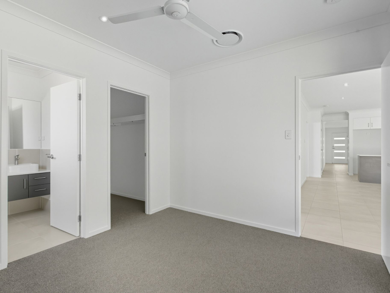 15 Avondale Circuit, Deebing Heights, QLD 4306 Australia