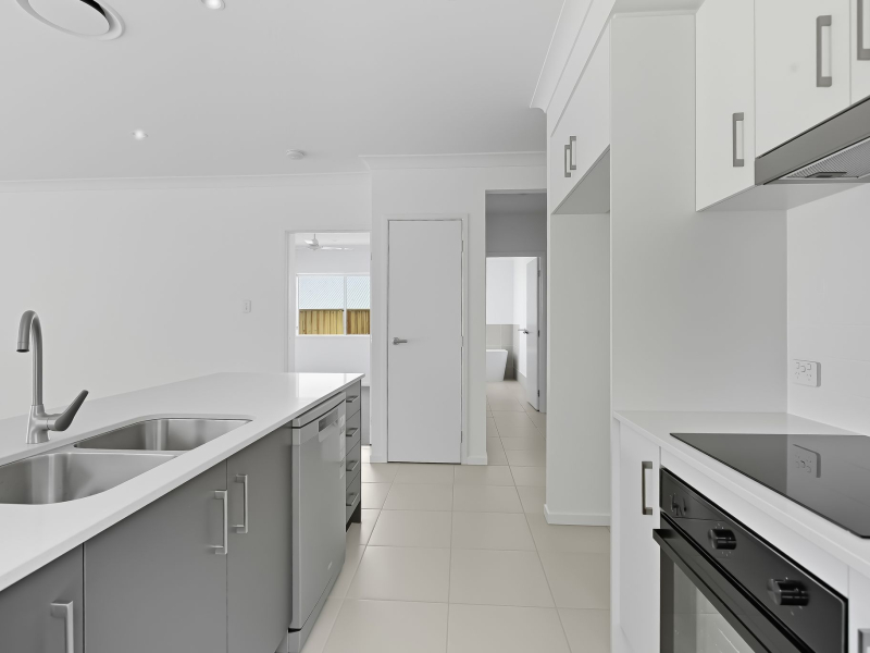 15 Avondale Circuit, Deebing Heights, QLD 4306 Australia