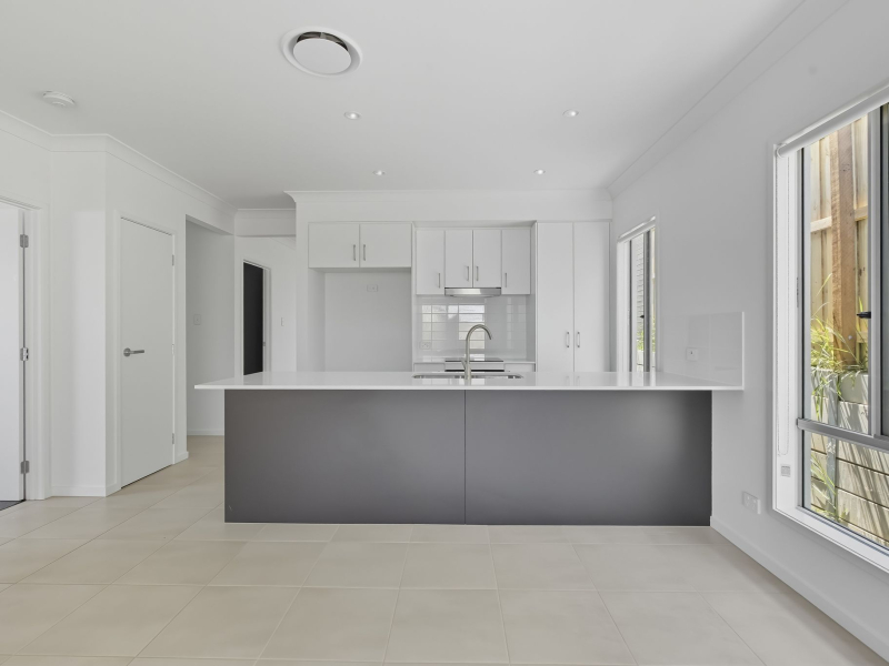 15 Avondale Circuit, Deebing Heights, QLD 4306 Australia