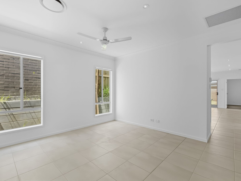 15 Avondale Circuit, Deebing Heights, QLD 4306 Australia