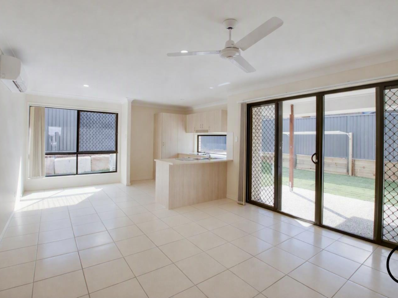 1/14 Gooloowan Cct, Brassall, QLD 4305