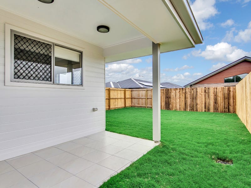 2/43 Reserve Drive, CABOOLTURE, QLD 4510 AUS