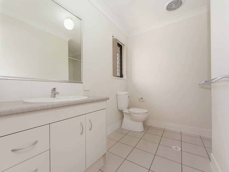 1/8 Pendragon St, Raceview, QLD 4305 Australia