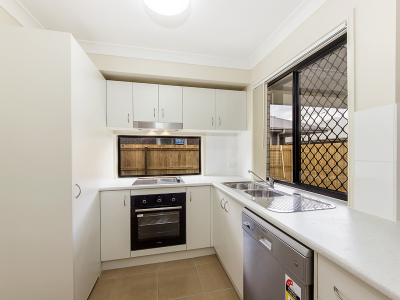 2/11 Dusk Place, CRESTMEAD, QLD 4132 Australia