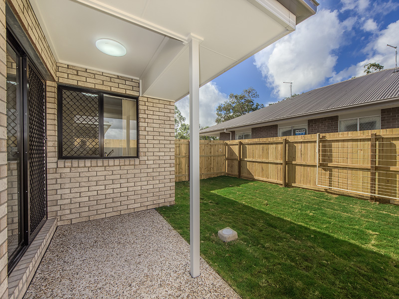 2/11 Dusk Place, CRESTMEAD, QLD 4132 Australia
