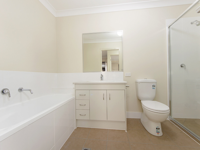 2/11 Dusk Place, CRESTMEAD, QLD 4132 Australia