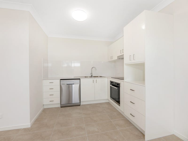 2/8 Mounthill Street, HILLCREST, QLD 4118 AUS