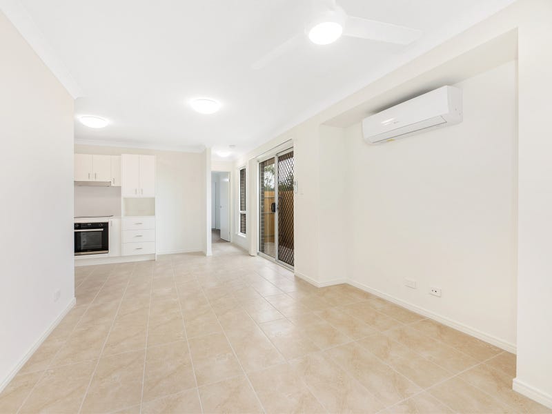 2/8 Mounthill Street, HILLCREST, QLD 4118 AUS