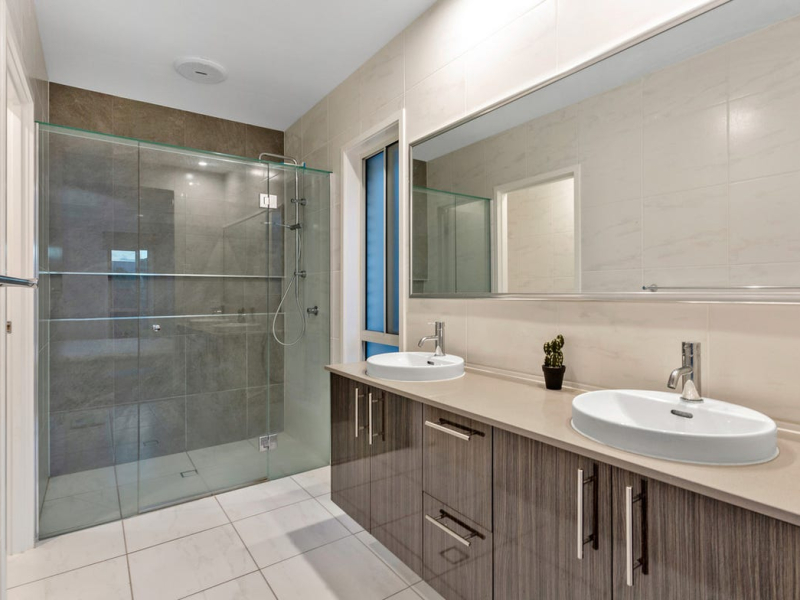 21 Naren Street, Spring Mountain, QLD 4300