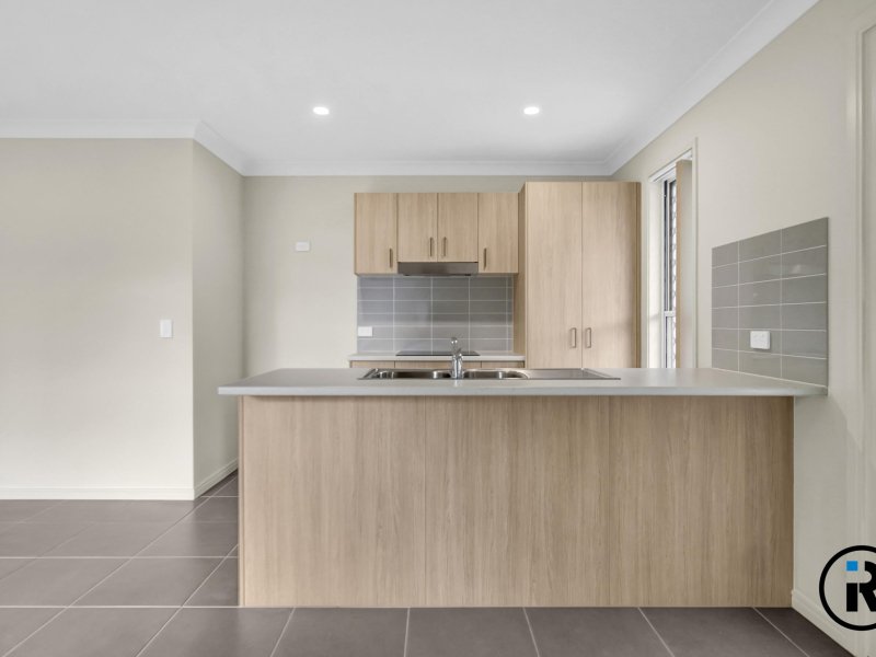 2/18B Ariel Avenue, KINGSTON, QLD 4114 Australia