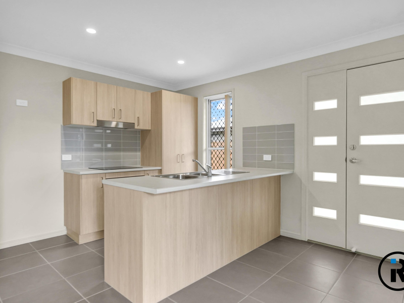 2/18B Ariel Avenue, KINGSTON, QLD 4114 Australia