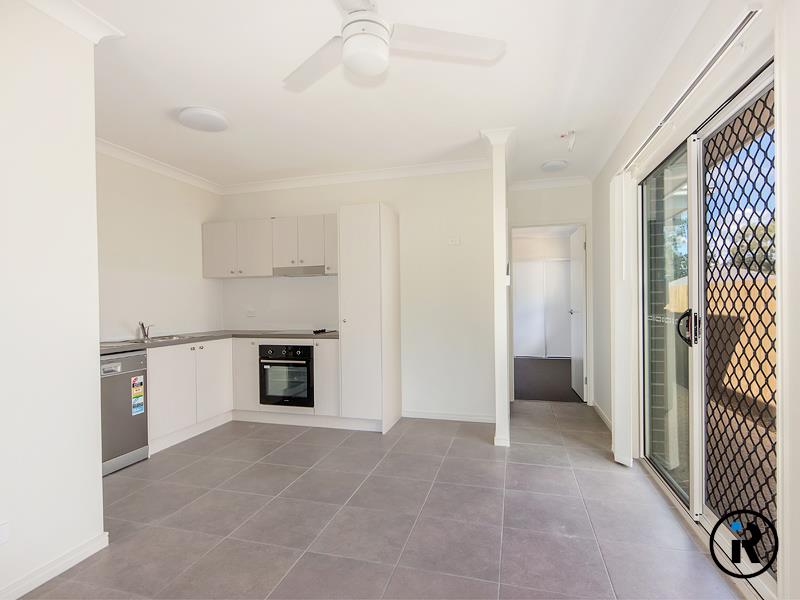 2/15 Sunrise Court, LOGANLEA, QLD 4131 AUS