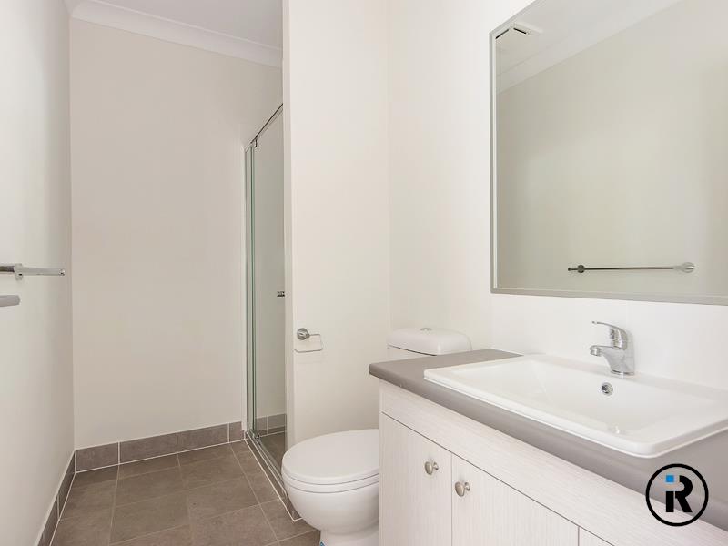 2/15 Sunrise Court, LOGANLEA, QLD 4131 AUS