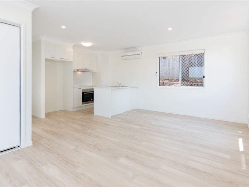 2/52a Brentwood Drive, Bundamba, QLD 4304 Australia