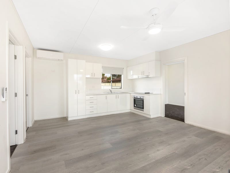 33A Carinya Street, CRESTMEAD, QLD 4132 AUS