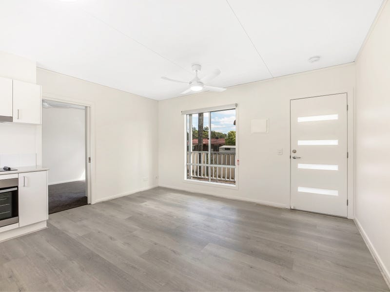 33A Carinya Street, CRESTMEAD, QLD 4132 AUS