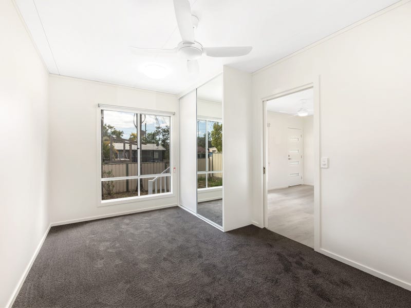 33A Carinya Street, CRESTMEAD, QLD 4132 AUS