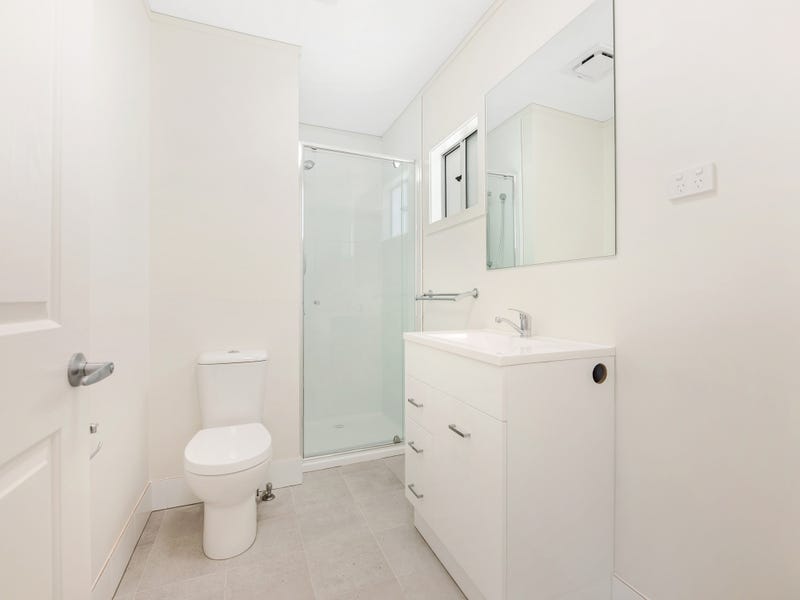 33A Carinya Street, CRESTMEAD, QLD 4132 AUS