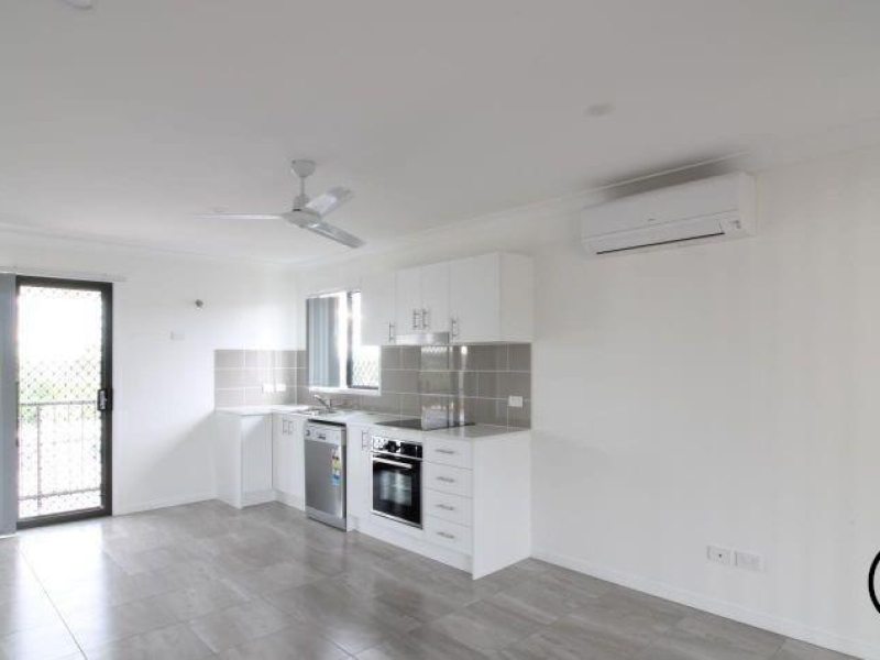 2/11 Hoffman Way,, Bundamba, QLD 4305