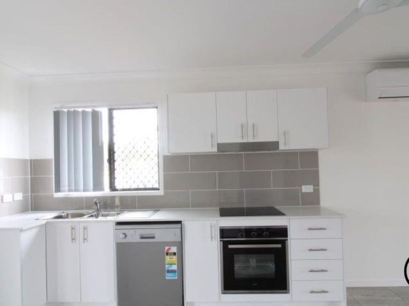 2/11 Hoffman Way,, Bundamba, QLD 4305