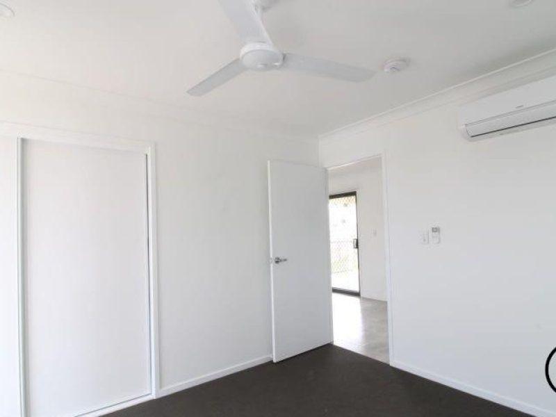 2/11 Hoffman Way,, Bundamba, QLD 4305