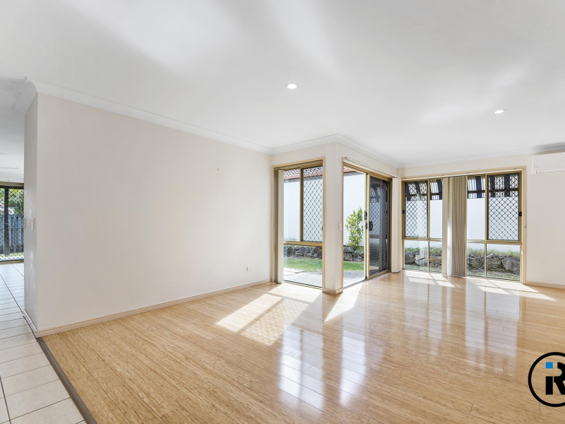 4 Howland Cct, Pacific Pines, QLD 4211