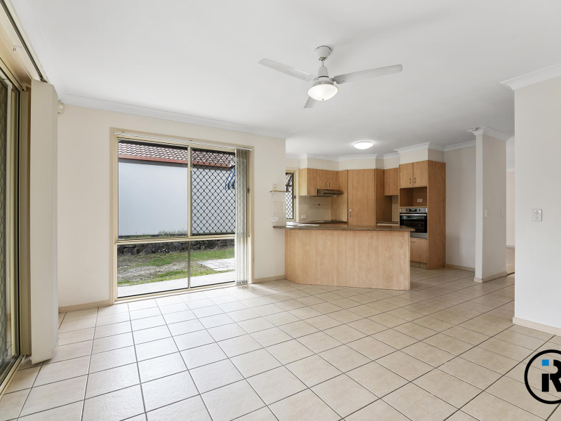 4 Howland Cct, Pacific Pines, QLD 4211