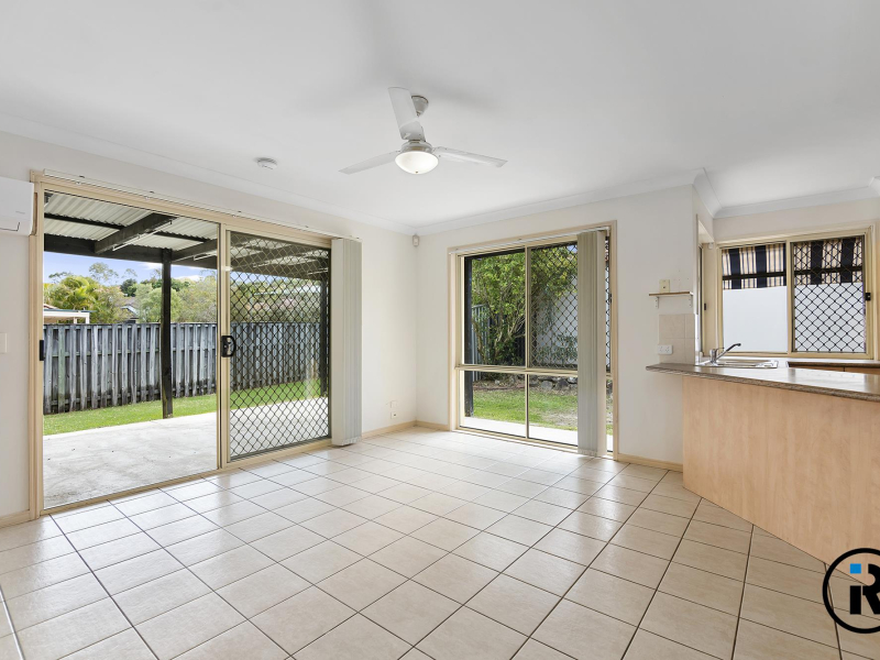 4 Howland Cct, Pacific Pines, QLD 4211