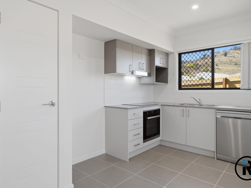 1/2 Isaac Court, Plainland, QLD 4341