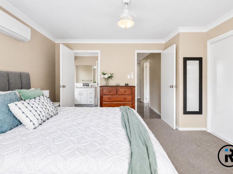 6 Majestic Court, Regents Park, QLD 4118