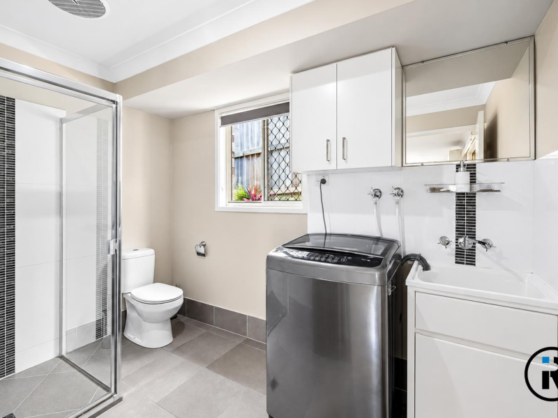 6 Majestic Court, Regents Park, QLD 4118