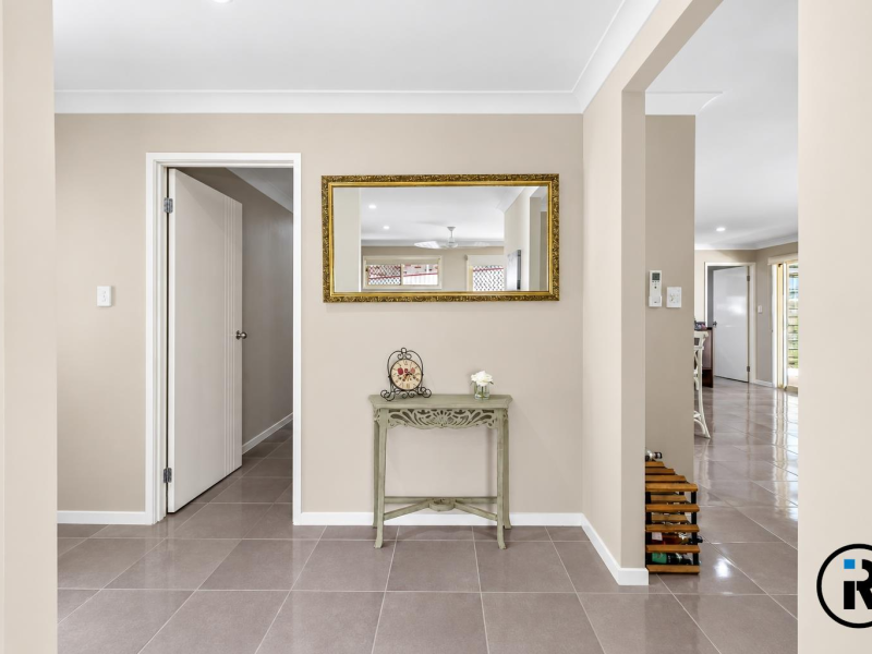 6 Majestic Court, Regents Park, QLD 4118