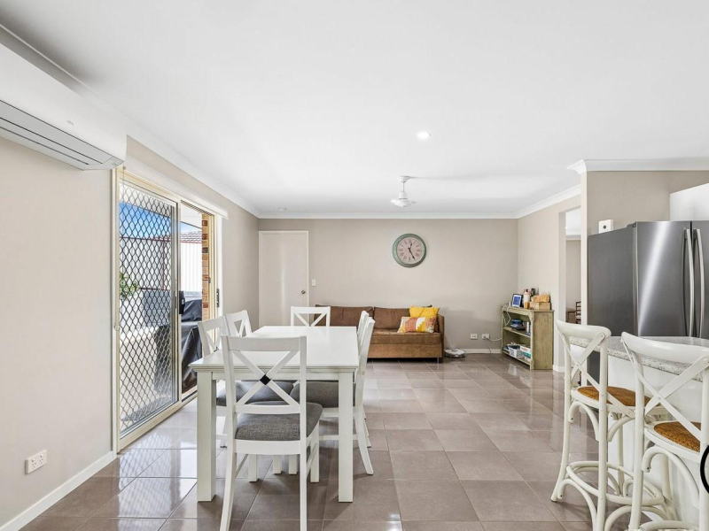 6 Majestic Court, Regents Park, QLD 4118