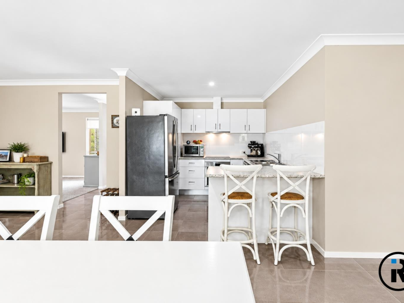 6 Majestic Court, Regents Park, QLD 4118