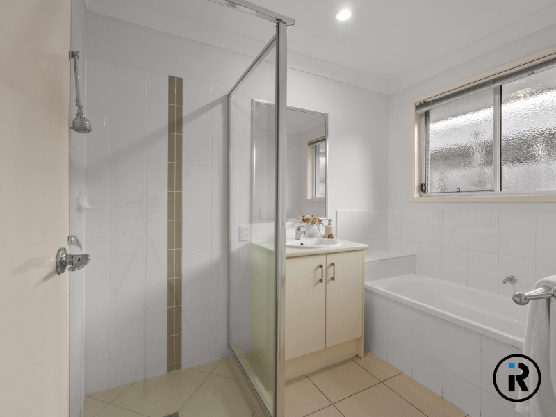 7A Cardena Drive, Augustine Heights, QLD 4300