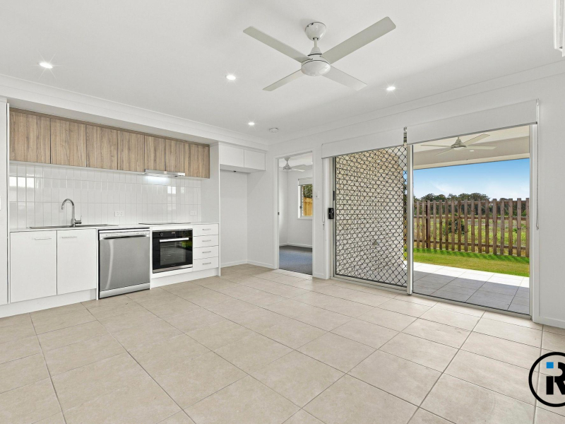 2/37 Mali Way, Logan Village, QLD 4207