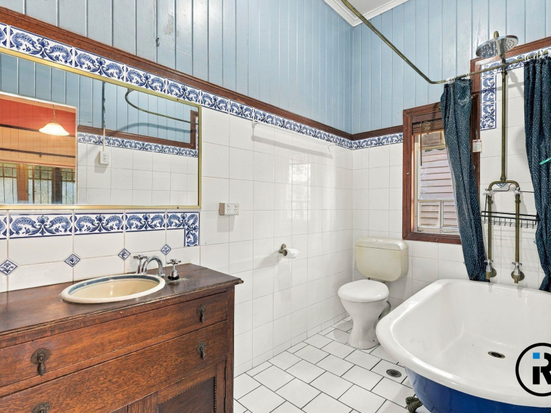 12 Leicester Street, Coorparoo, QLD 4151