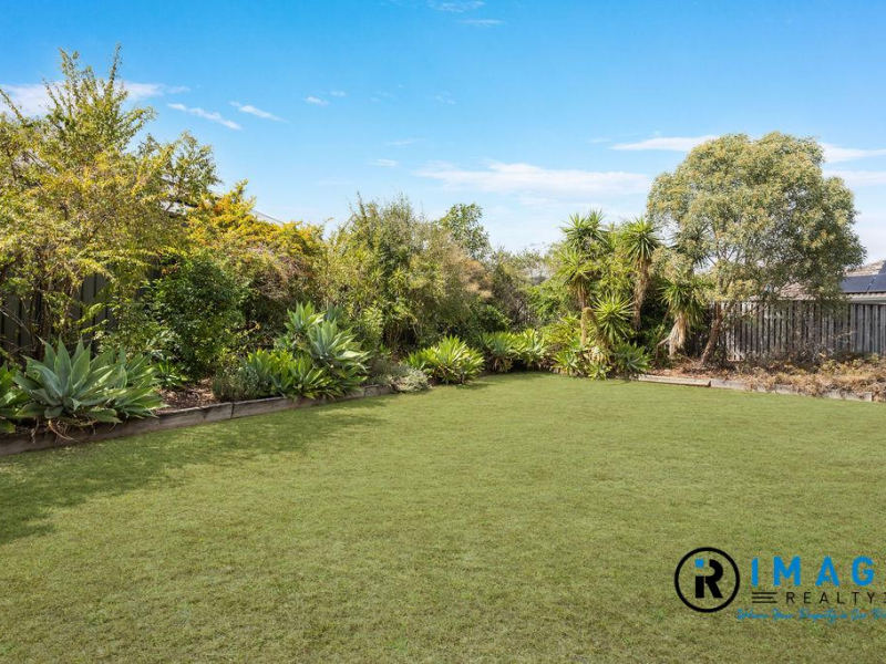 6 Crystalwood Court, FERNVALE, QLD 4306 AUS