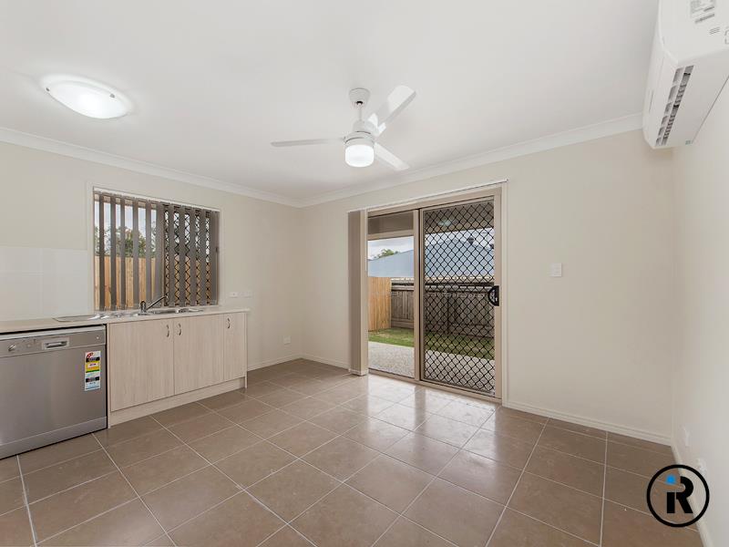 2/5 Koona Place, Hillcrest, QLD 4118 Australia