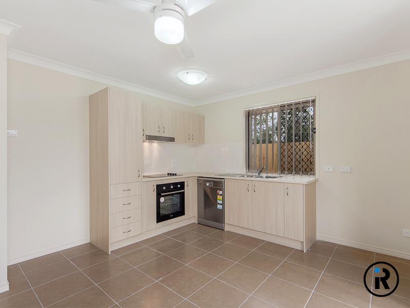2/5 Koona Place, Hillcrest, QLD 4118 Australia