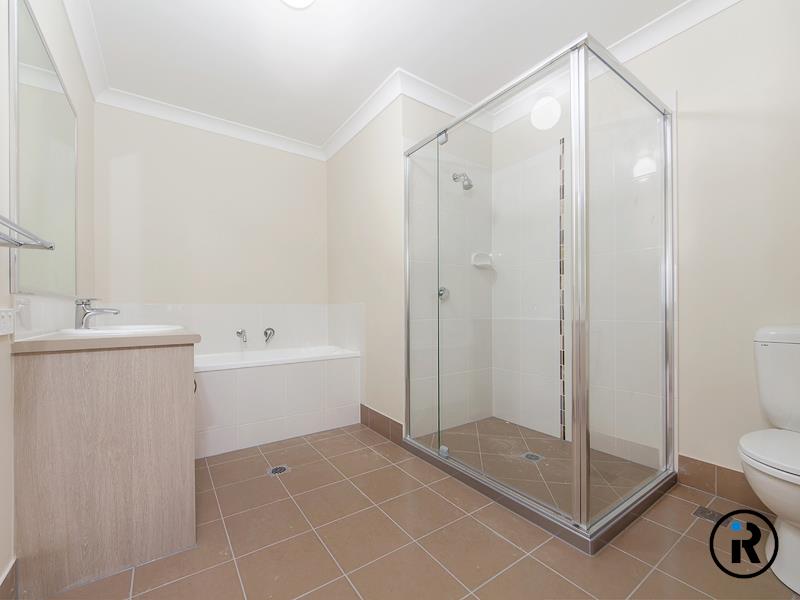 2/5 Koona Place, Hillcrest, QLD 4118 Australia