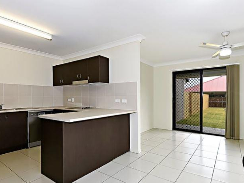 2/7 Bluegrass Crecent, Hillcrest, QLD 4118 Australia