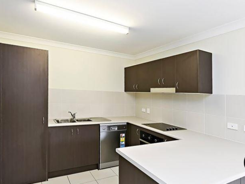 2/7 Bluegrass Crecent, Hillcrest, QLD 4118 Australia